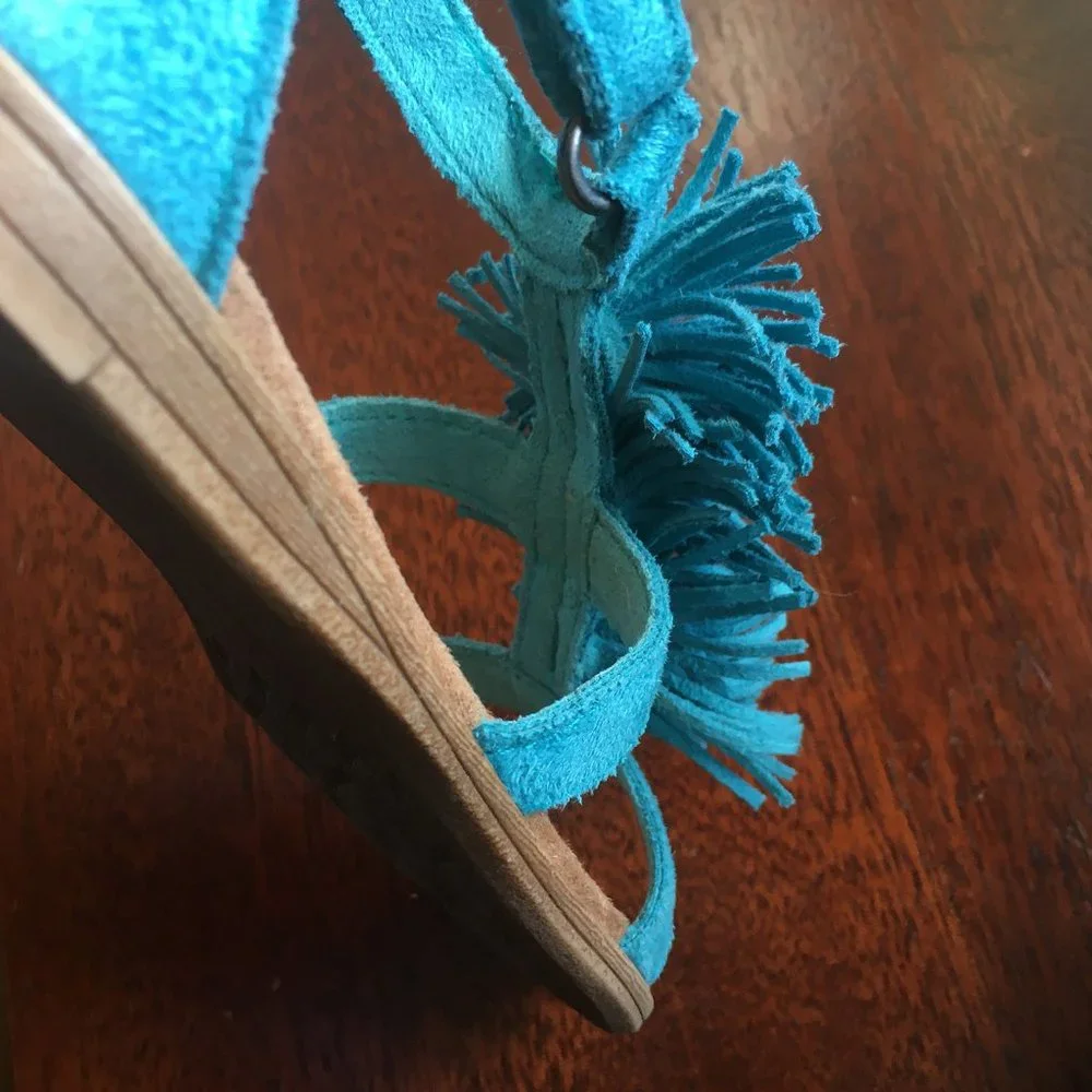 Minnetonka pompom fringe sandals 10
